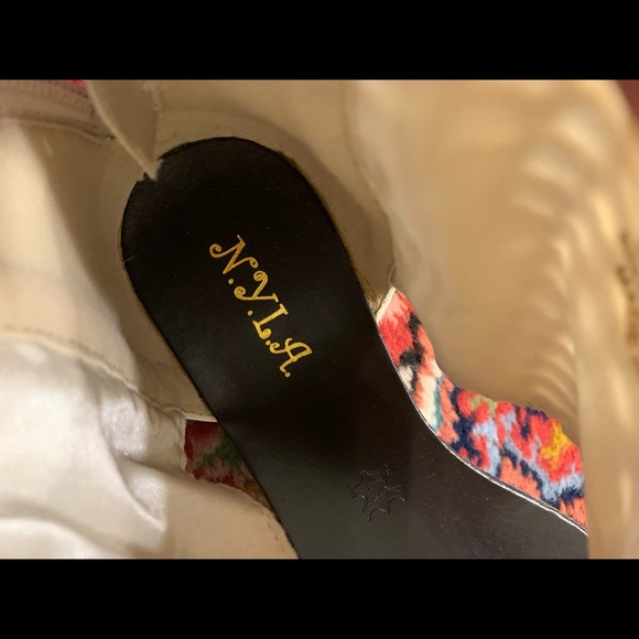 N.Y.L.A. Shoes - Crochet Sandal - NWT - Size 7.5 - Picture 3 of 5